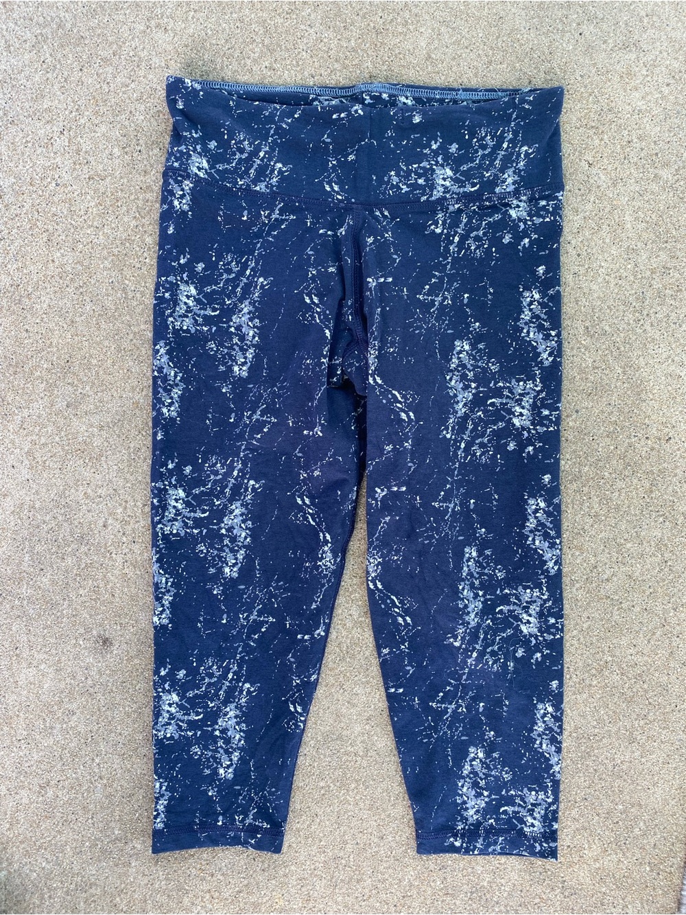 Women's Navy Capri Marble-Print High-Rise Leggings